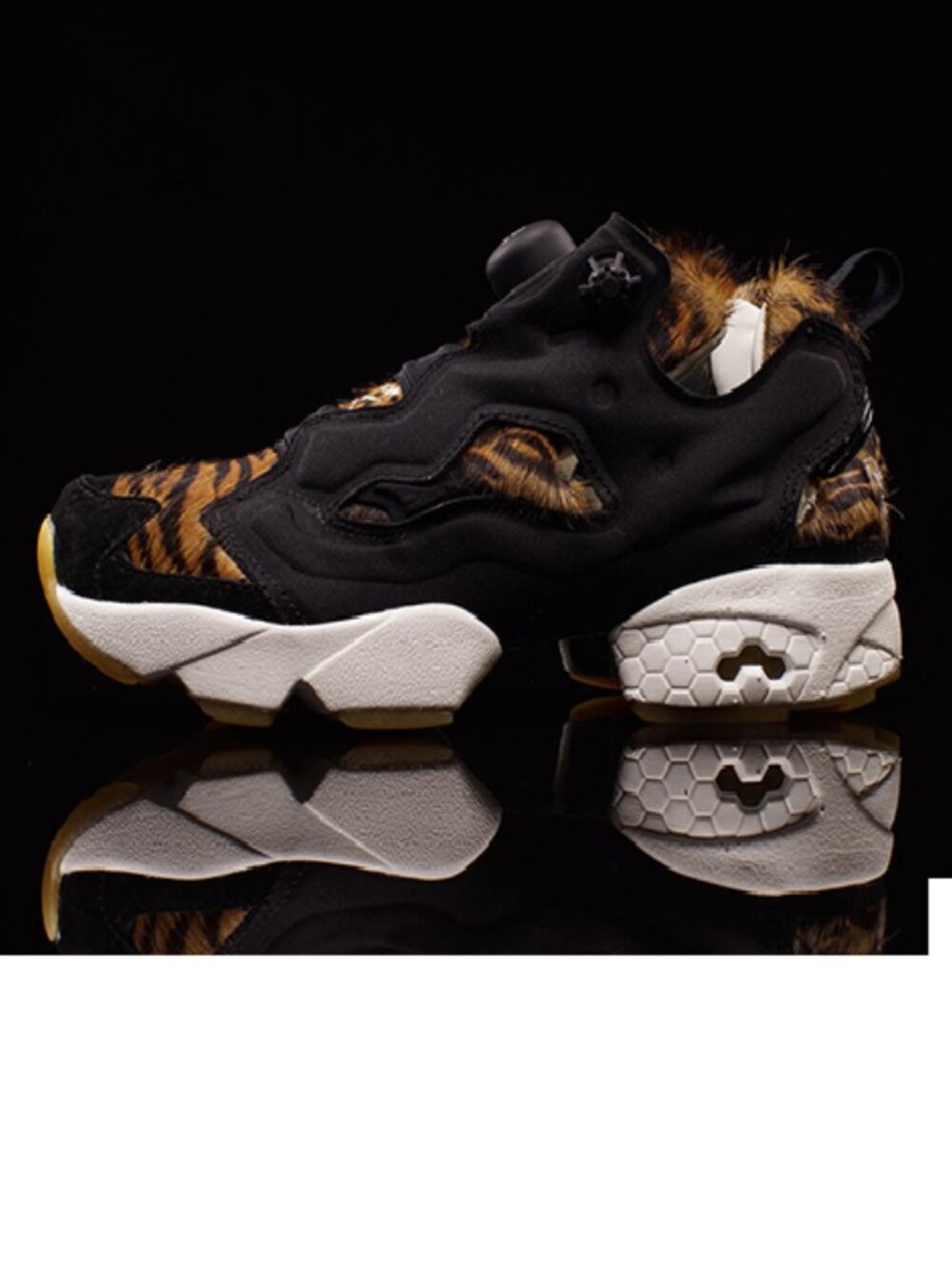 Reebok X Disney Women Size 6.5 Jungle Book Instapump Fury Black/Gold/Chalk